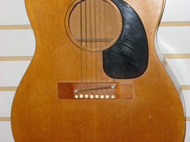 Gibson B15 soundhole