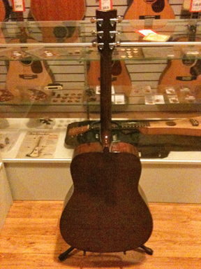 Yamaha – F-325 back